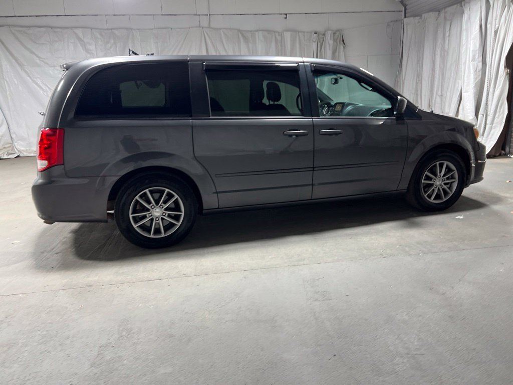 Used 2017 Dodge Grand Caravan SE FWD image 8