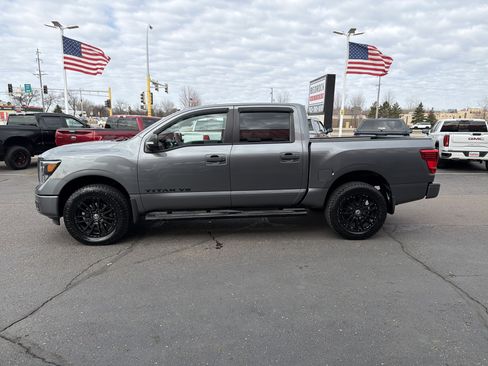 Used 2019 Nissan Titan SL w/ Midnight Edition image 4
