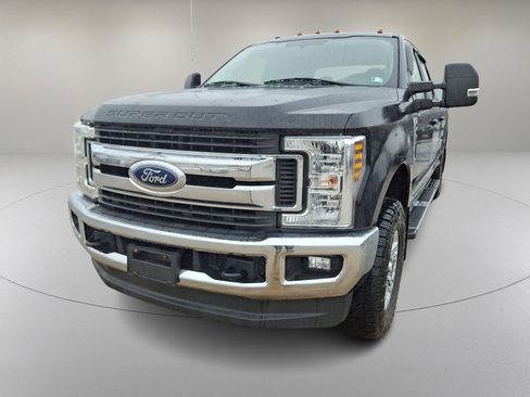 Used 2019 Ford F250 XLT w/ XLT Value Package image 4