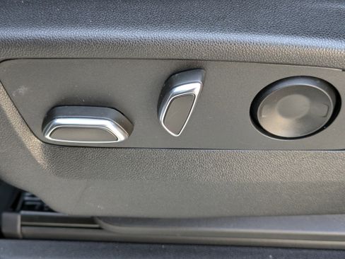 Used 2022 GMC Yukon Denali w/ Advanced Technology Package image 19