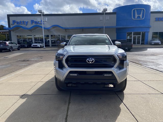 Used 2025 Toyota Tacoma SR5 AWD/4WD image 3