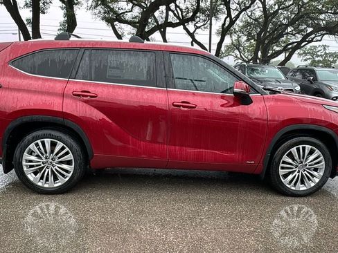New 2026 Toyota Highlander Platinum AWD/4WD image 10