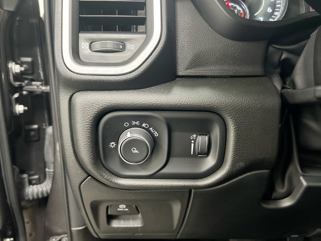Used 2023 RAM 1500 Big Horn AWD/4WD image 18