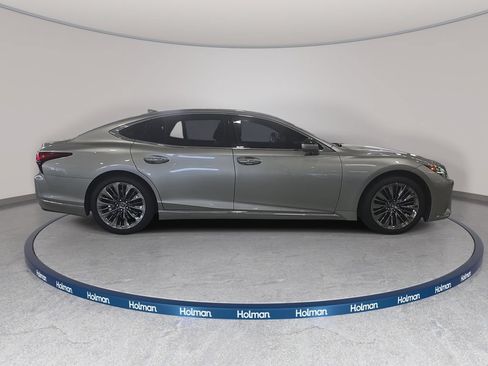 Used 2023 Lexus LS 500 w/ Accessory Package (Z2) RWD image 6