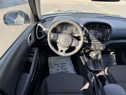 Used 2021 Kia Soul LX FWD image 15