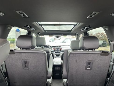 Used 2024 Cadillac XT6 Sport w/ Technology Package image 15