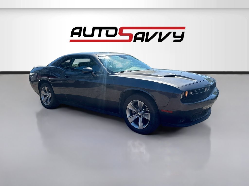 Used 2022 Dodge Challenger SXT RWD image 1