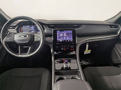 New 2025 Jeep Grand Cherokee Laredo w/ Luxury Tech Group I image 16