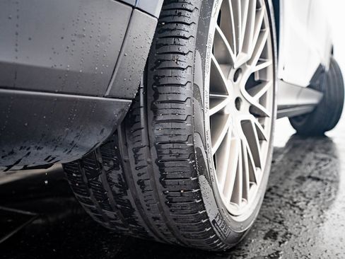 Used 2023 Porsche Cayenne Platinum Edition image 38