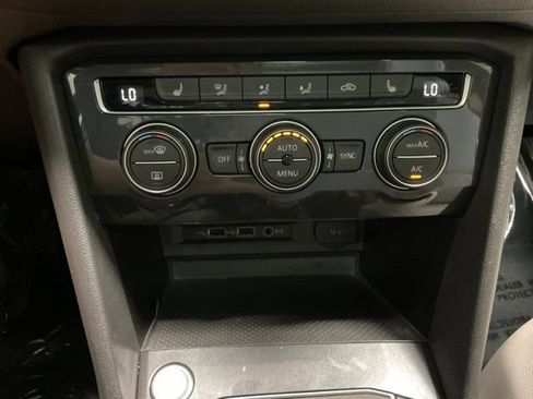 Used 2019 Volkswagen Tiguan SE w/ Panoramic Sunroof Package AWD/4WD image 36