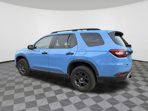 Used 2025 Honda Pilot TrailSport image 5