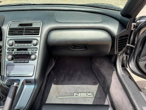 Used 2005 Acura NSX T image 38