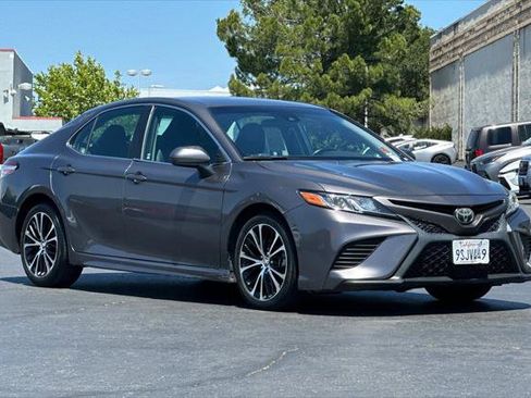 Certified 2020 Toyota Camry SE FWD image 5