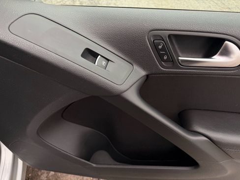 Used 2017 Volkswagen Tiguan Sport image 25