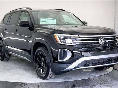 New 2026 Volkswagen Atlas Peak Edition image 1