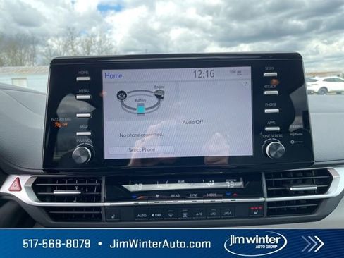 Used 2024 Toyota Sienna XLE FWD image 31