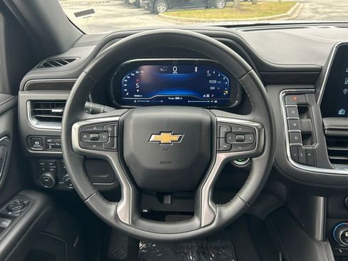 Used 2024 Chevrolet Suburban LT image 18