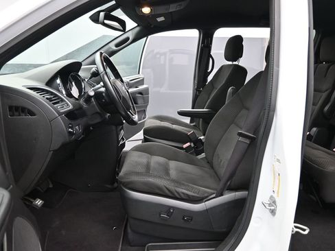 Used 2020 Dodge Grand Caravan SE image 10
