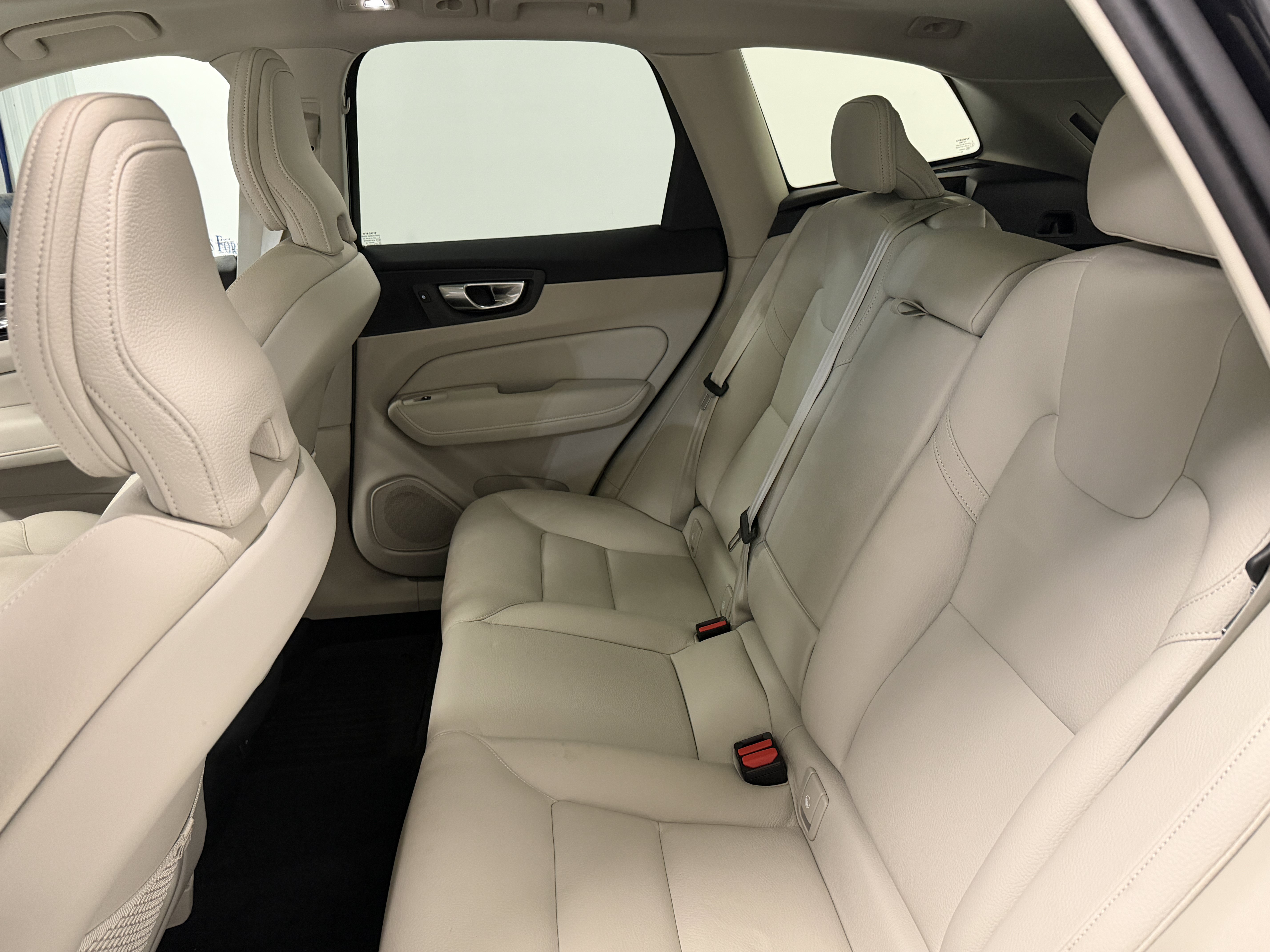 Used 2025 Volvo XC60 B5 Core w/ Protection Package Premier AWD/4WD image 21