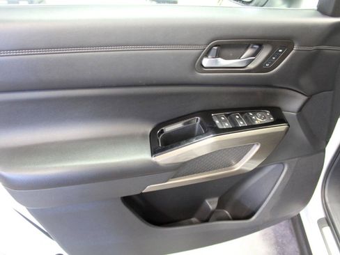 Used 2022 Nissan Pathfinder Platinum w/ Cargo Package AWD/4WD image 21