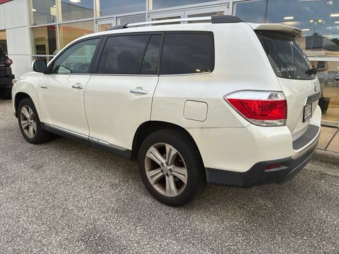 Used 2013 Toyota Highlander Limited FWD image 2