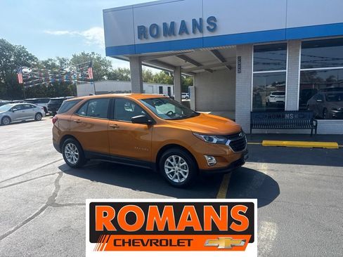 Used 2018 Chevrolet Equinox LS FWD image 1