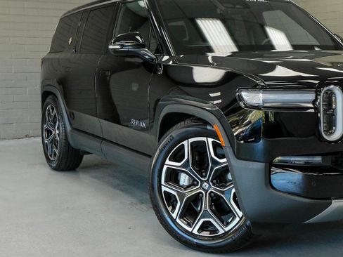 Used 2025 Rivian R1S Adventure AWD/4WD image 10
