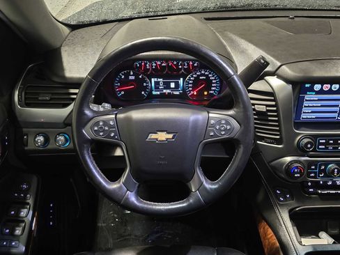 Used 2018 Chevrolet Suburban Premier image 24