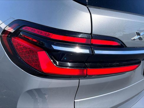 Used 2024 BMW X7 xDrive40i image 29