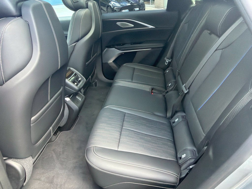 Used 2026 Cadillac Lyriq V AWD/4WD image 17