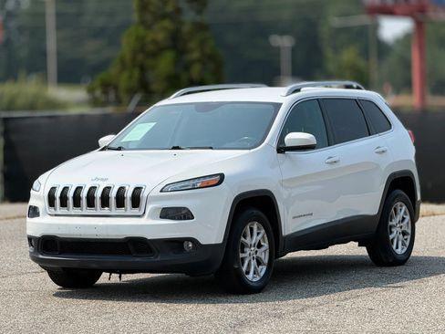 Used 2017 Jeep Cherokee Latitude w/ Safety/Convenience Group AWD/4WD image 6