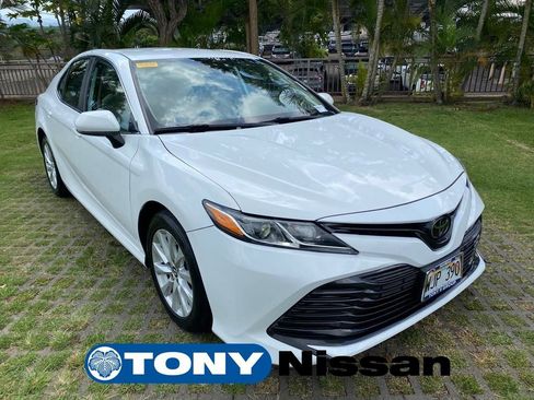 Used 2019 Toyota Camry LE FWD image 1