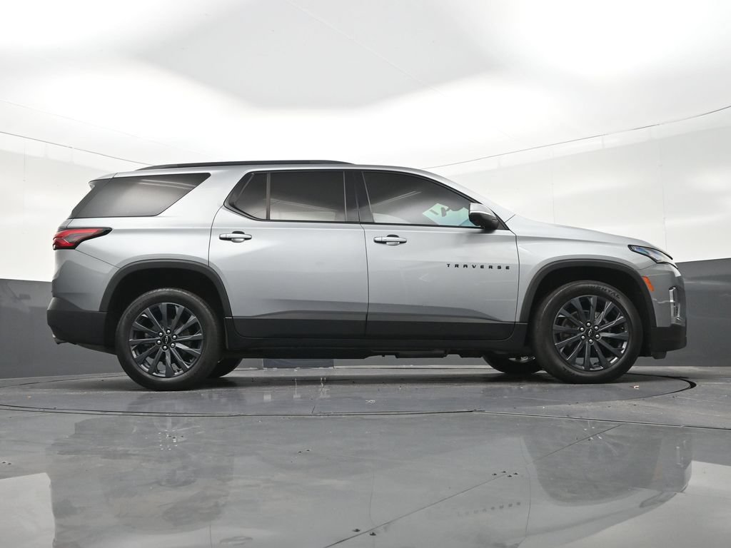 Used 2023 Chevrolet Traverse RS FWD image 31