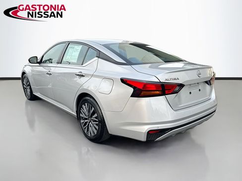 Used 2024 Nissan Altima 2.5 SV image 6