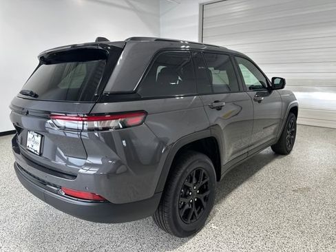 New 2025 Jeep Grand Cherokee Altitude image 26