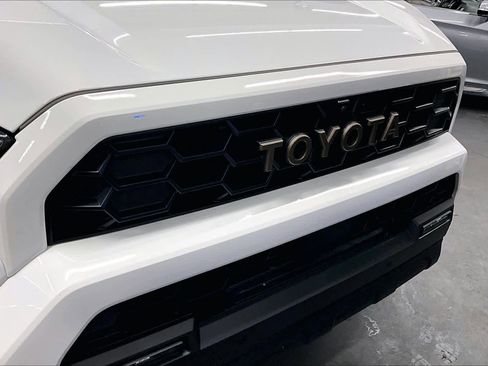 Used 2025 Toyota 4Runner Trailhunter image 29