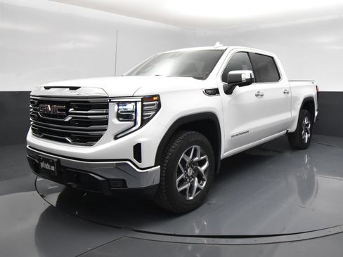 Used 2023 GMC Sierra 1500 SLT w/ SLT Premium Package AWD/4WD image 2