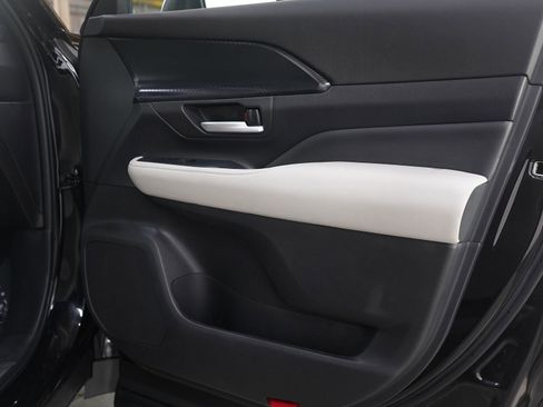 Used 2025 Toyota Grand Highlander AWD Hybrid image 9