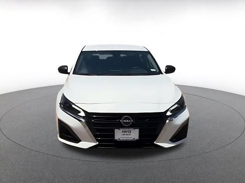 Used 2025 Nissan Altima 2.5 SV FWD image 4