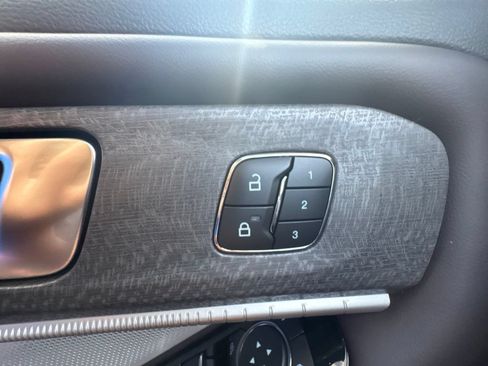 Used 2025 Ford Explorer Platinum RWD image 24