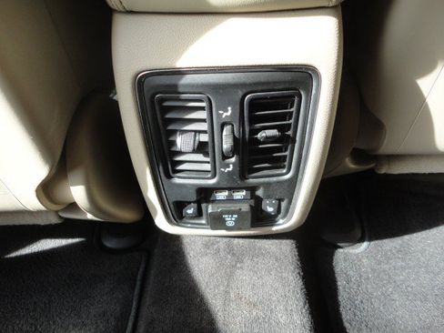 Used 2018 Jeep Grand Cherokee Limited image 11