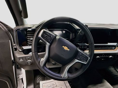Used 2025 Chevrolet Silverado 2500 LT w/ Convenience Package AWD/4WD image 11