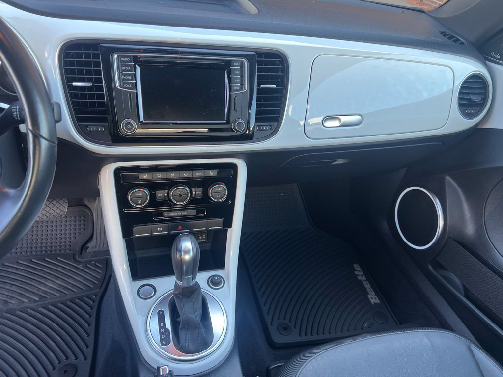 Used 2018 Volkswagen Beetle 2.0T SE FWD image 10