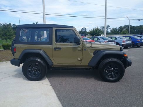 Used 2025 Jeep Wrangler Sport AWD/4WD image 4