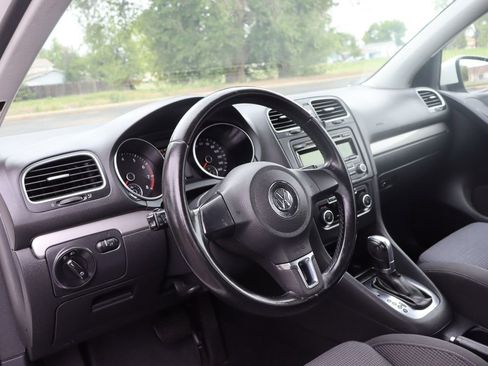 Used 2013 Volkswagen Golf 4-Door FWD image 15