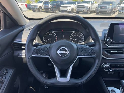 Used 2024 Nissan Altima 2.5 SV FWD image 20