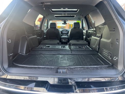 Used 2019 Chevrolet Traverse Premier w/ LPO, Blackout Package AWD/4WD image 6