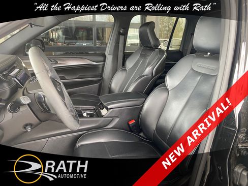 Used 2022 Jeep Grand Cherokee Overland w/ Luxury Tech Group IV image 11