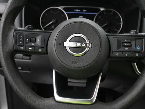 Used 2024 Nissan Rogue SV FWD image 11