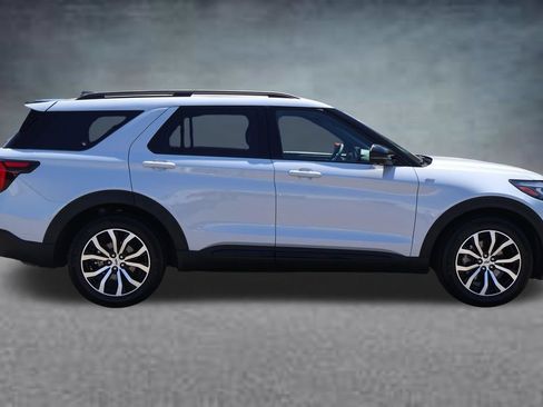 Used 2026 Ford Explorer ST-Line RWD image 2